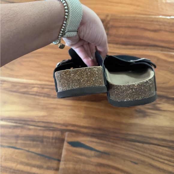 Universal Thread Black clogs - Picture 2 of 3